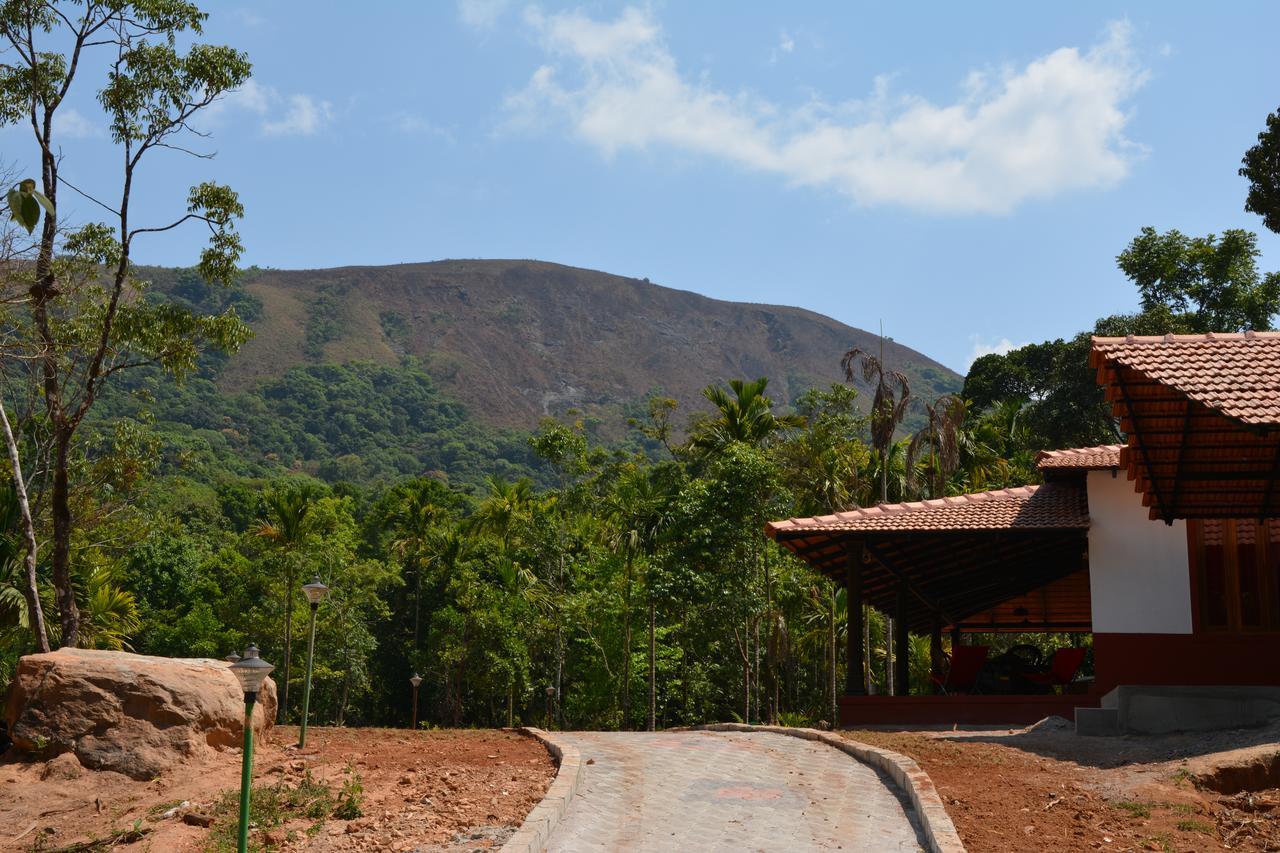 The Kaduhithlu Hotel สากเลศปุระ ภายนอก รูปภาพ